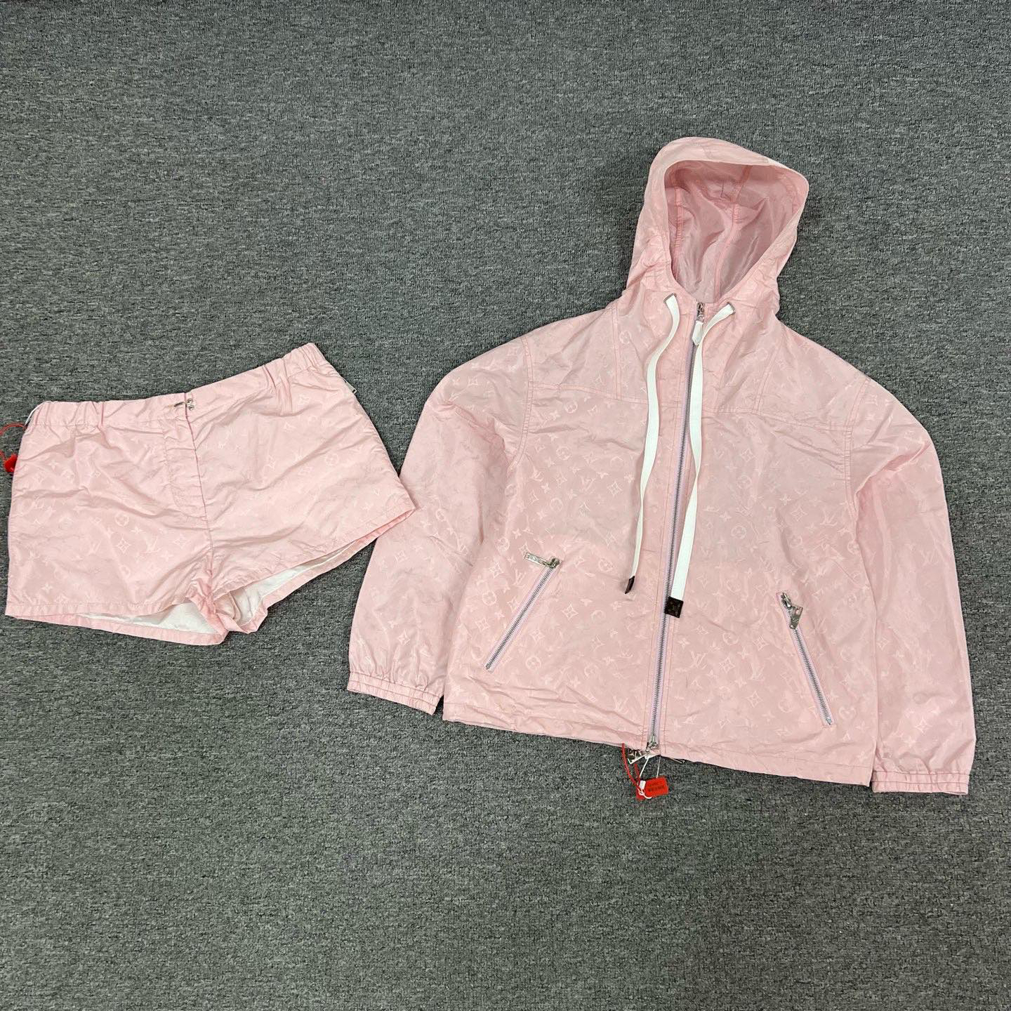 99新 LouisVuitton/路易威登 粉色 满印 冲锋衣 套装 