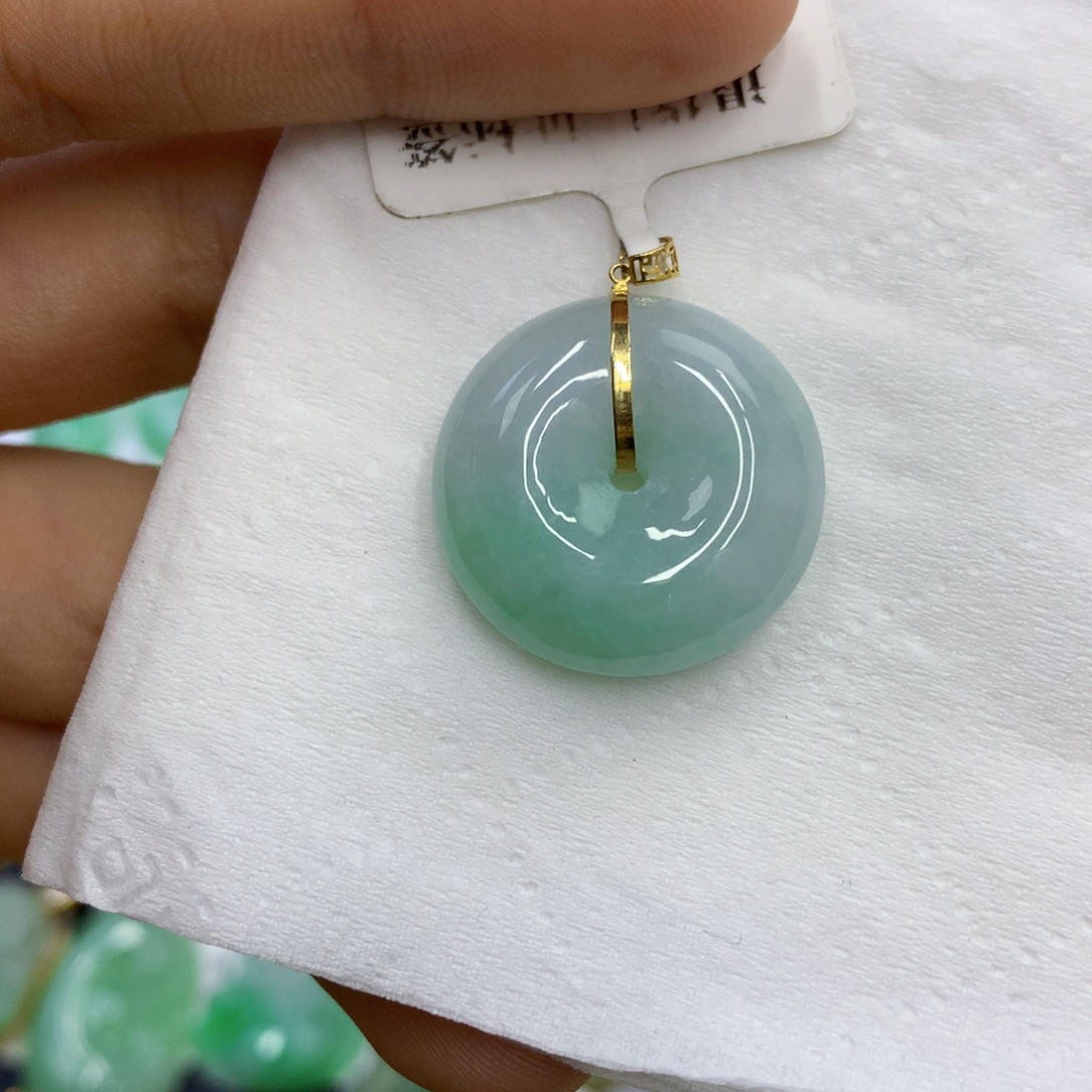 翡翠18K金镶嵌颈饰翡翠