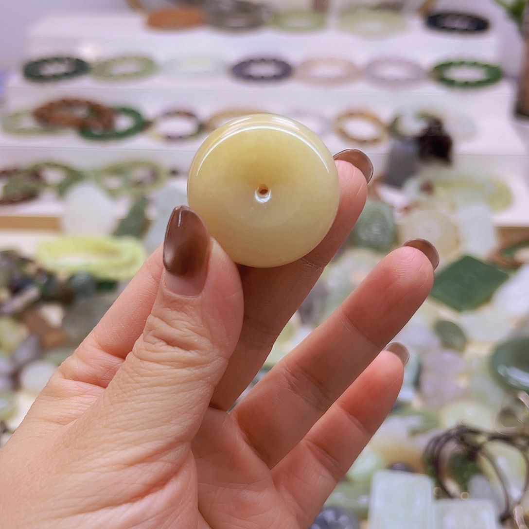 和田玉未镶嵌吊坠(赠链)