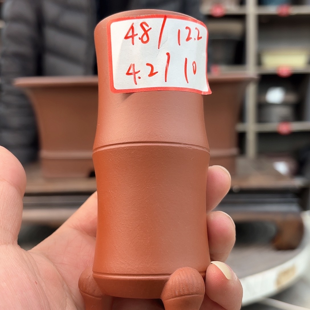 紫砂花盆冷*夜紫砂的颜色很好看