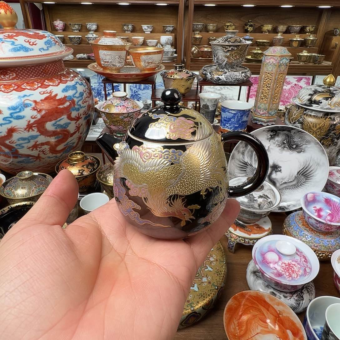 黑金珐琅彩凤凰龙蛋壶
