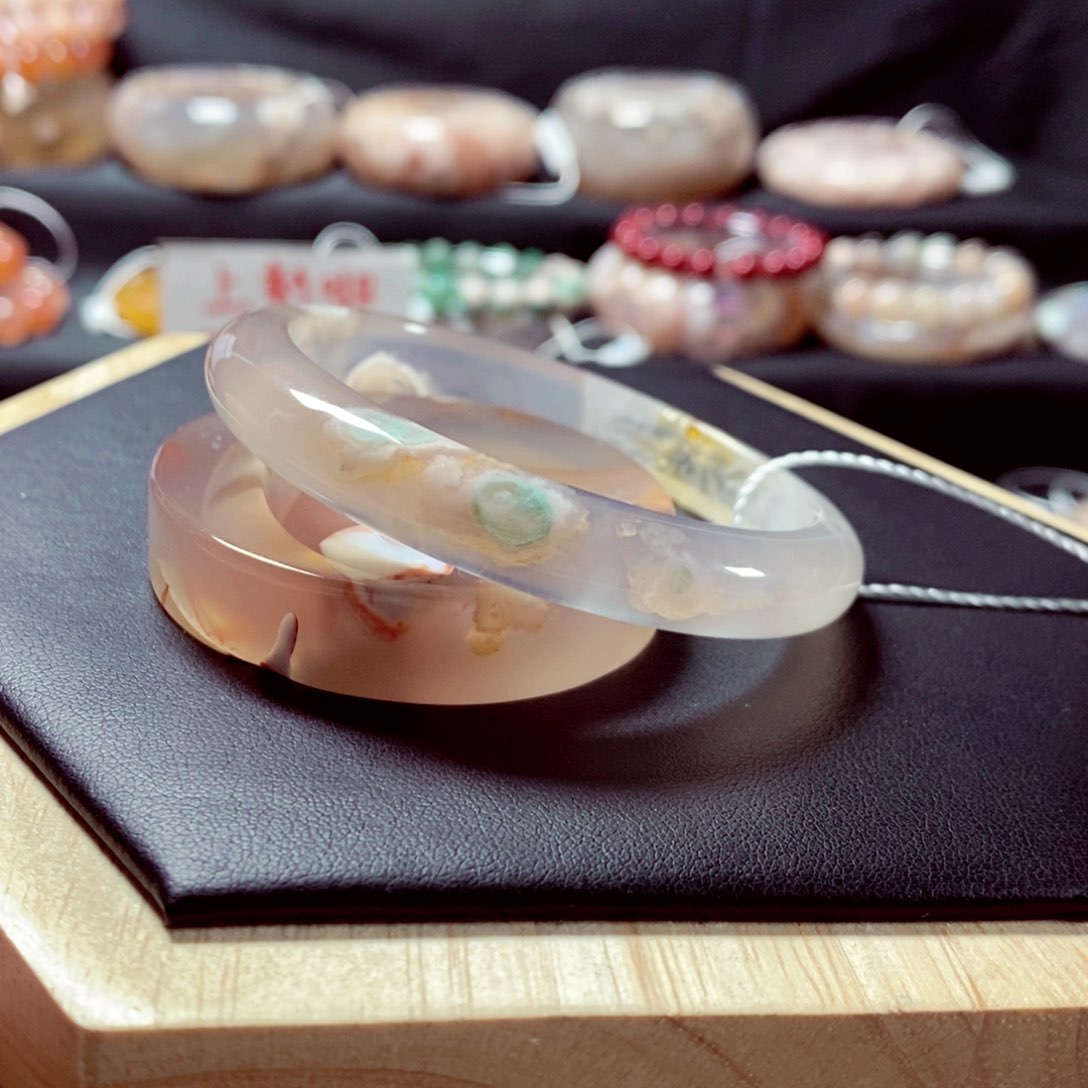 拾***麻玛瑙/玉髓手镯未镶嵌