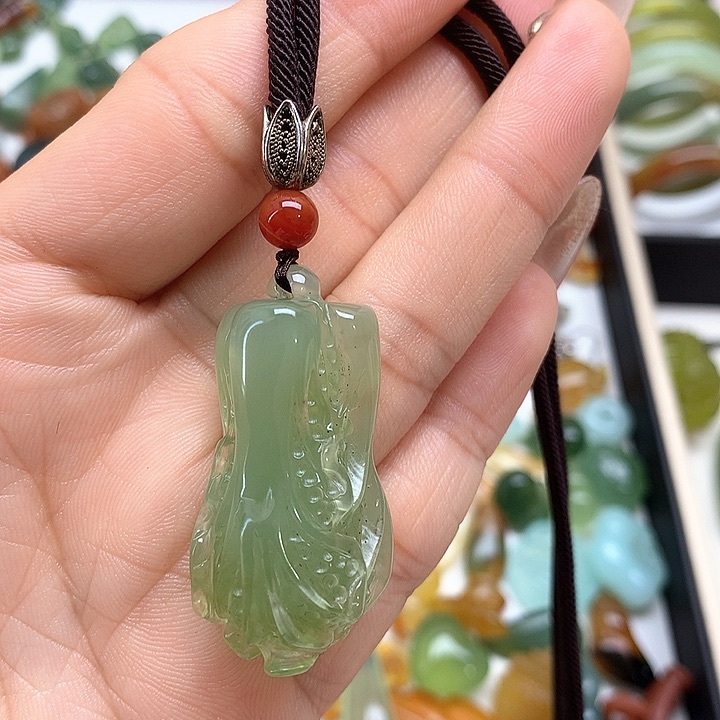 蛇纹石玉挂件未镶嵌?*心