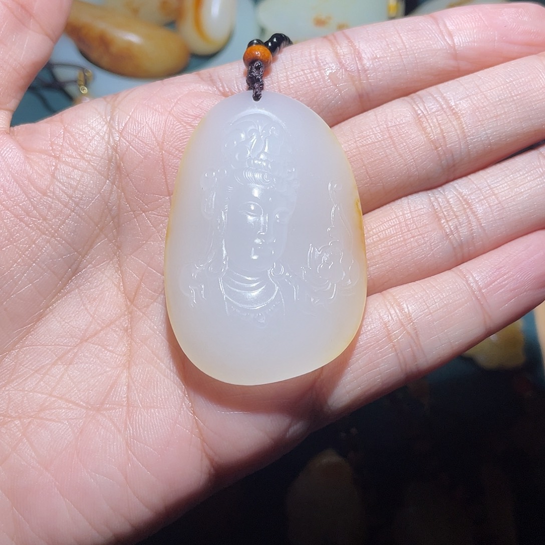 ****4和田玉未镶嵌颈饰