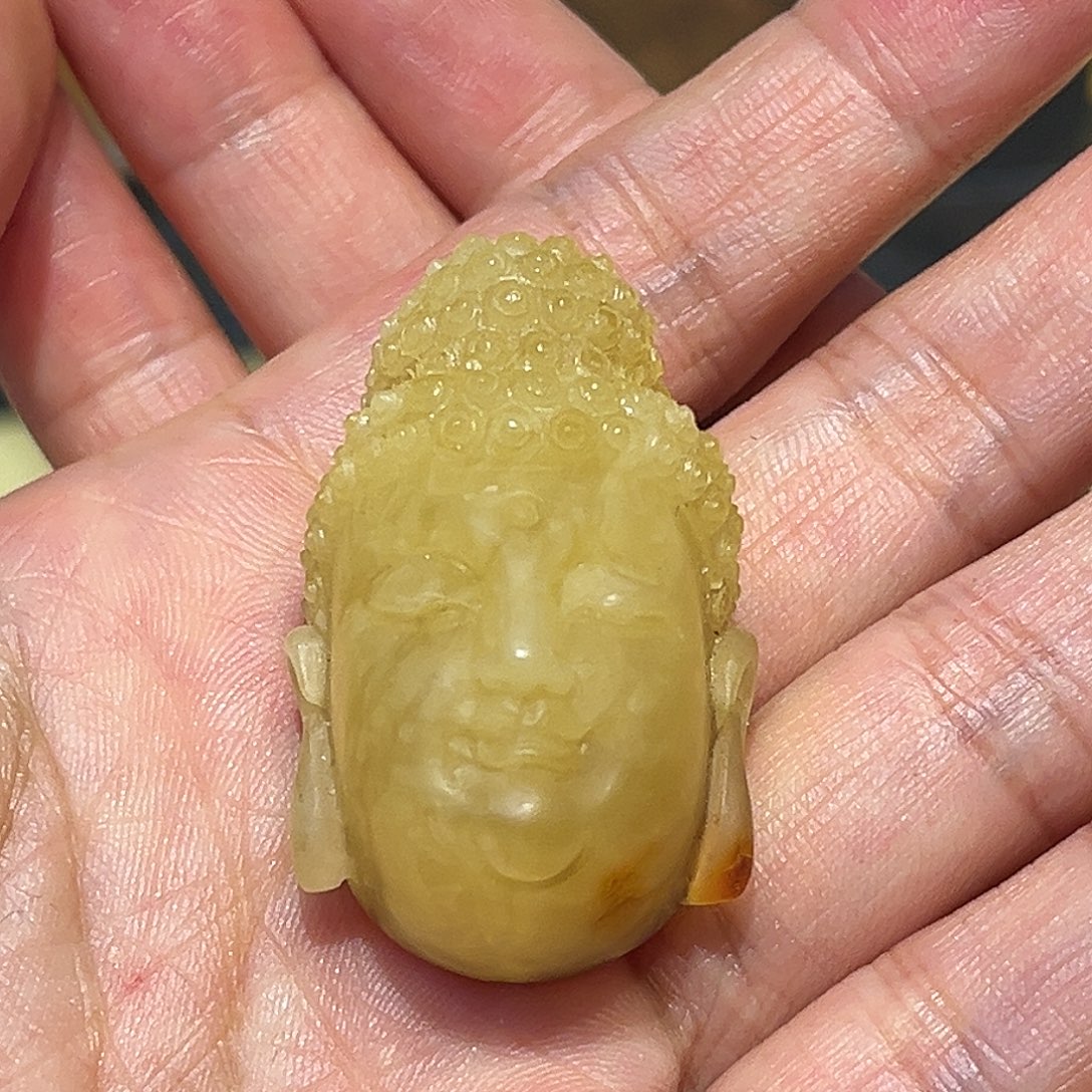 琥珀未镶嵌颈饰大如来佛头