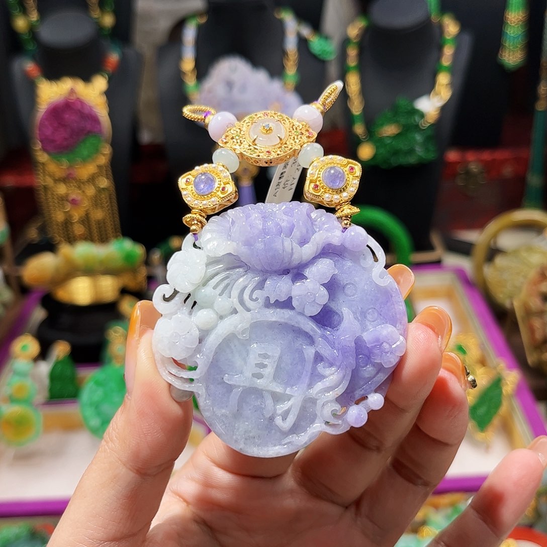 【闪购商品】翡翠吊坠(赠链)未镶嵌财