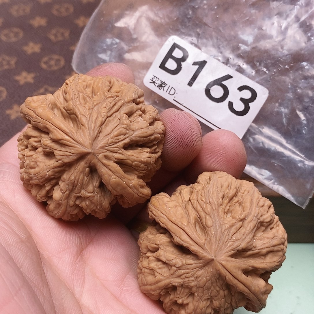 文玩核桃把件粗筋46。 