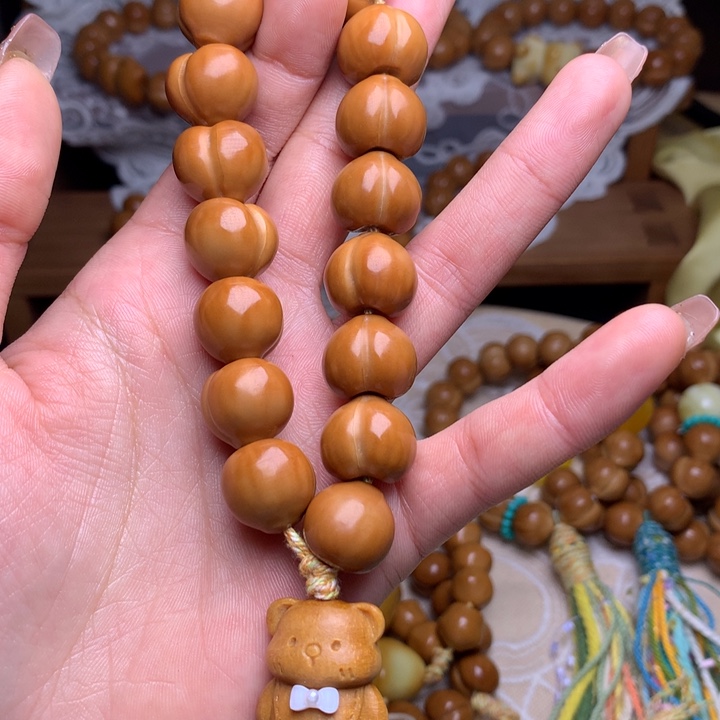 吊坠猴头核桃屁桃手持小熊