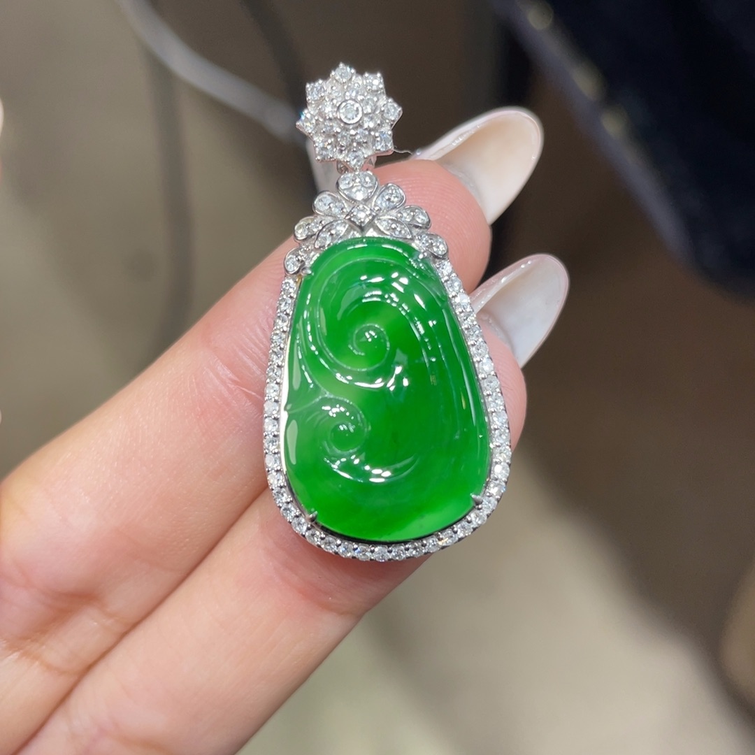 翡翠颈饰18K金镶嵌天然缅甸翡翠a货