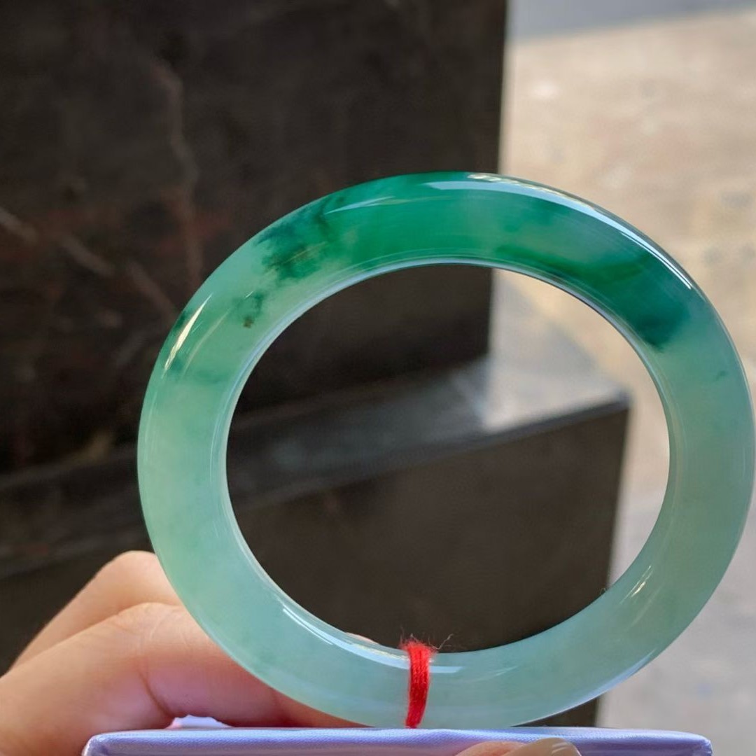 翡翠糯化种飘花手镯种老水足肉质细腻干净飘花灵动意境美女神气质