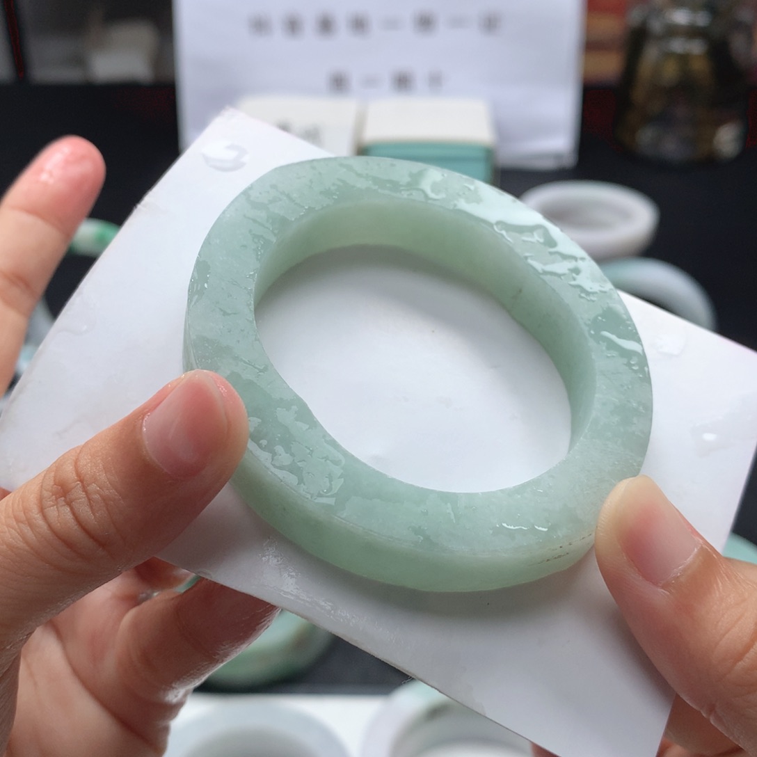 定制翡翠翡翠未镶嵌嘉**?