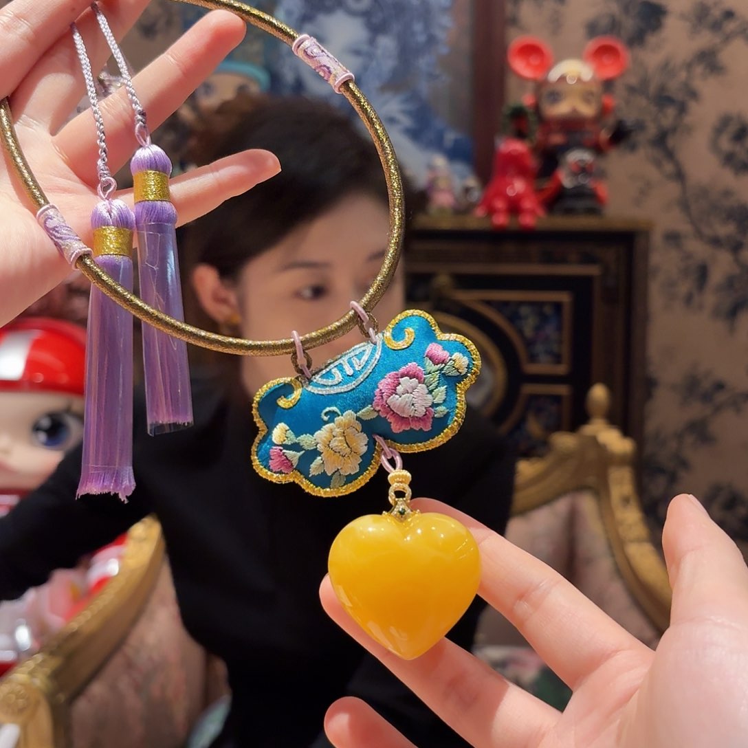 蜜蜡颈饰18K金镶嵌颈饰