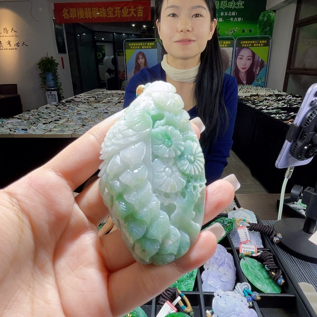 颈饰未镶嵌翡翠一个