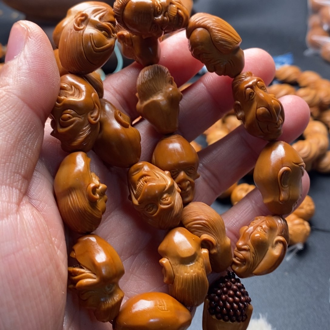 吊坠橄榄核云****2橄榄核手持