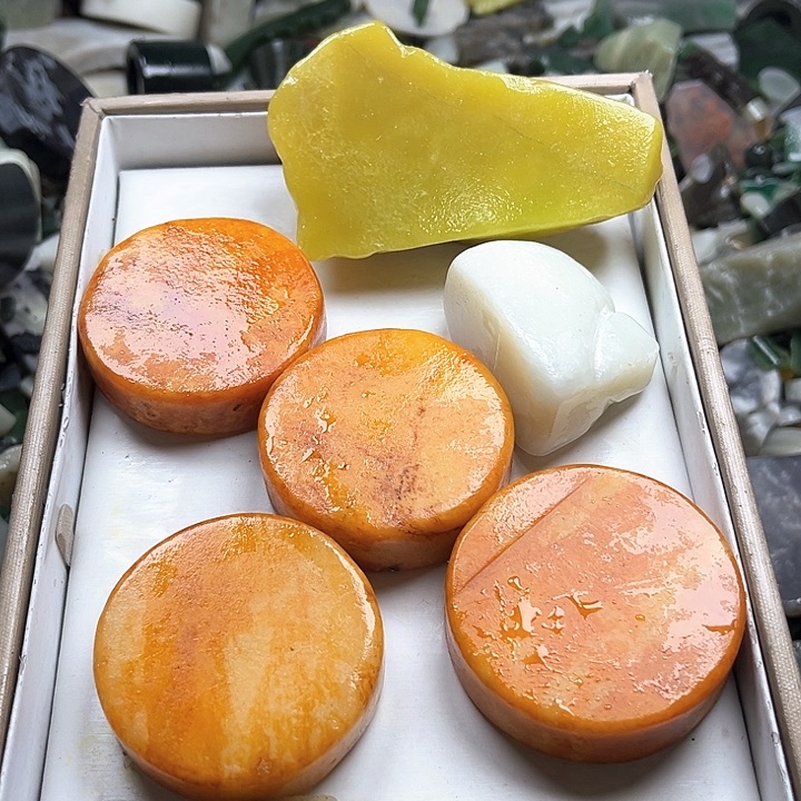 和田玉（糖玉）和田玉边角料9K金镶嵌*️****