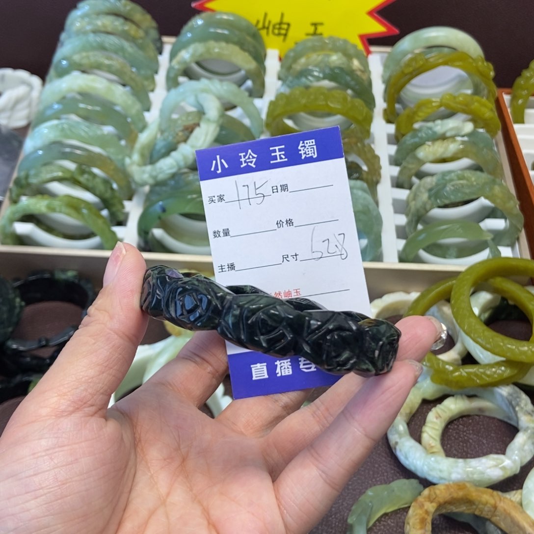 蛇纹石玉手镯未镶嵌