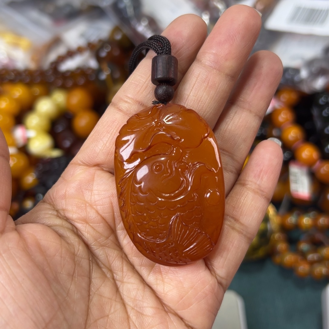 未镶嵌琥珀珠宝奇石988