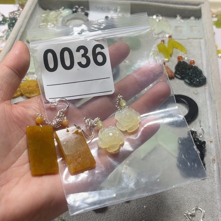 云****蛇纹石玉合金耳饰