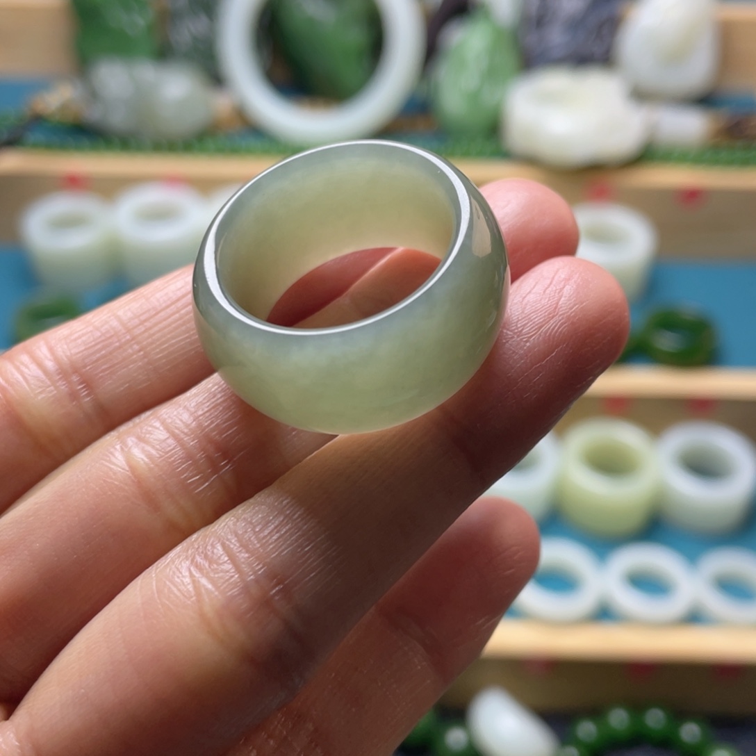 中***海和田玉未镶嵌戒指