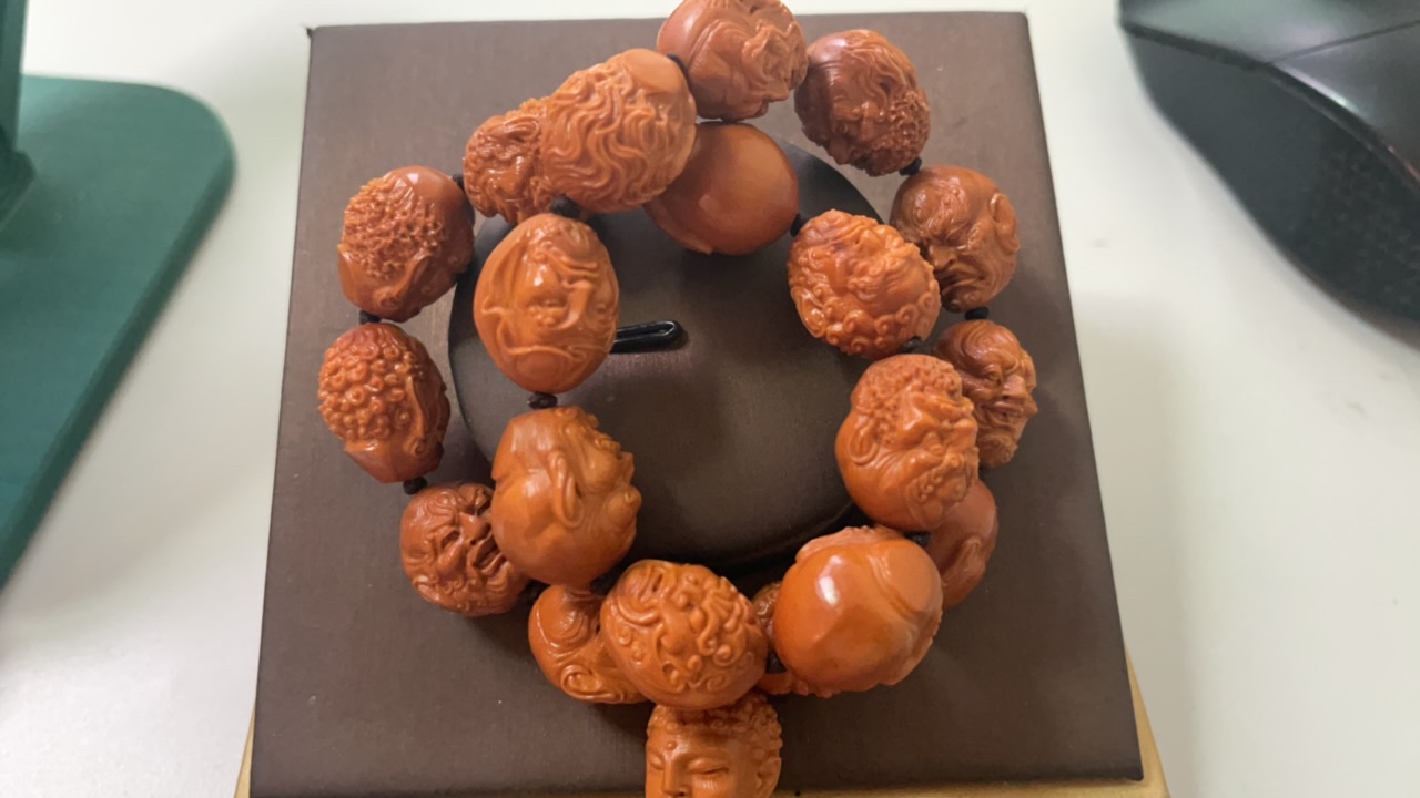 橄榄核雕刻文玩作品