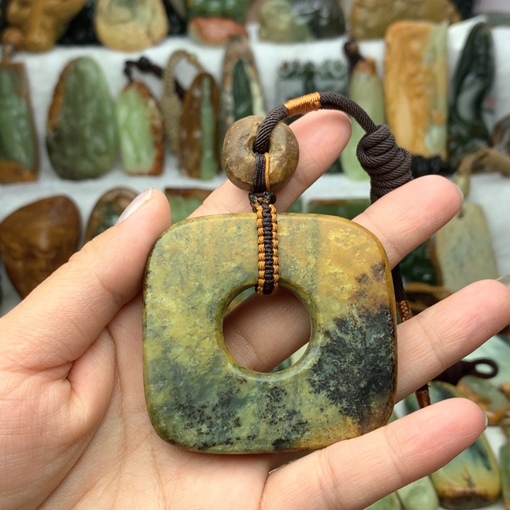 岫岩河磨玉（透闪石质玉）挂件未镶嵌