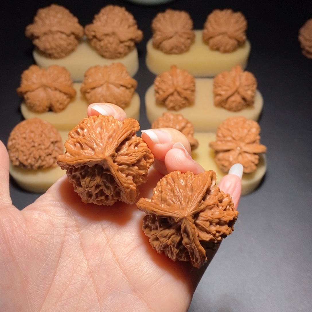 文玩核桃把件盘山三棱约40左右