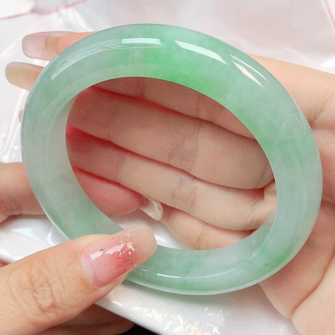 翡翠手镯未镶嵌抖音576