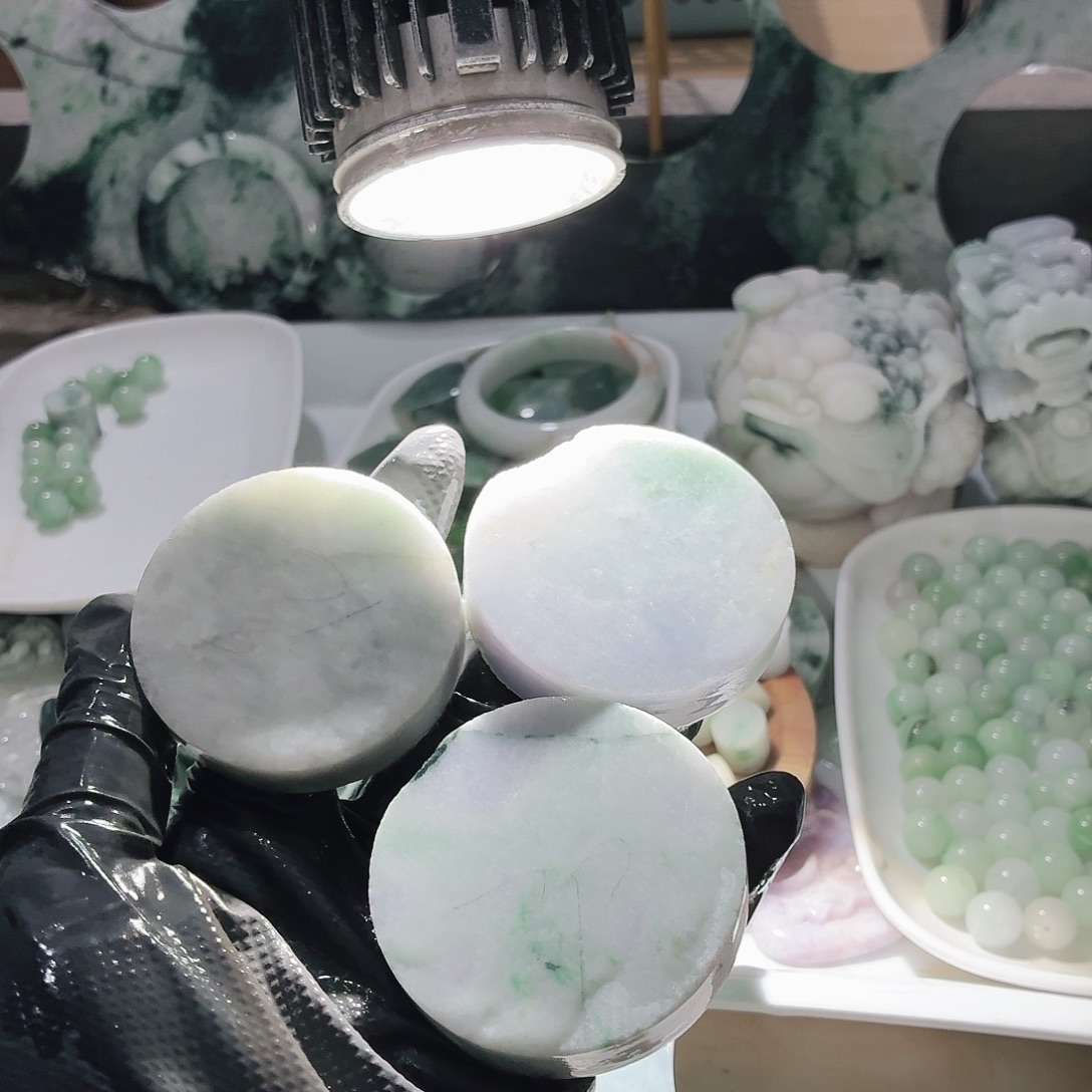 翡翠未镶嵌颈饰边角料