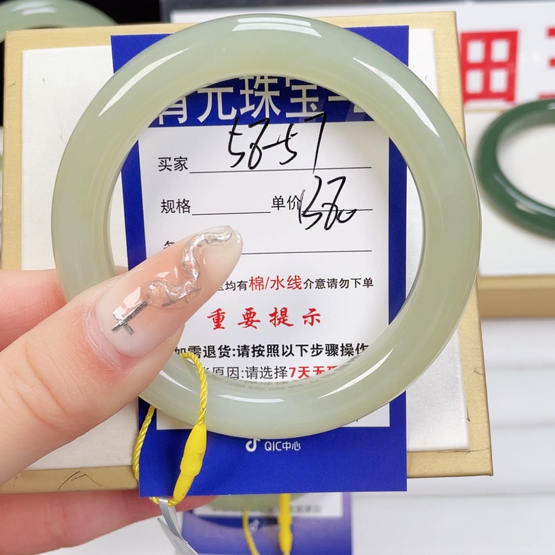 和田玉手镯未镶嵌