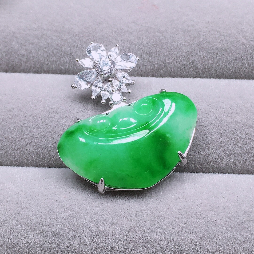 天然缅甸翡翠A货925银镶嵌飘阳绿如意吊坠
