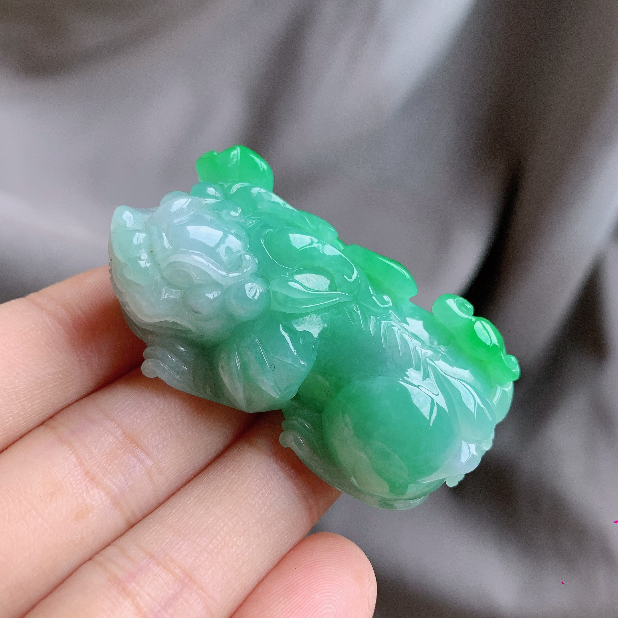 天然a货翡翠阳绿招财貔貅挂件手玩件尺寸为55.8x32.2x19.5mm