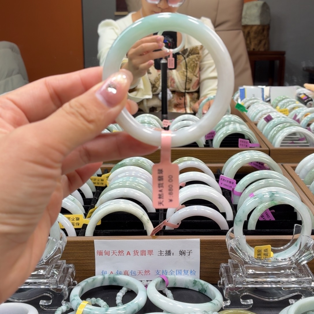 海****翡翠未镶嵌手镯555