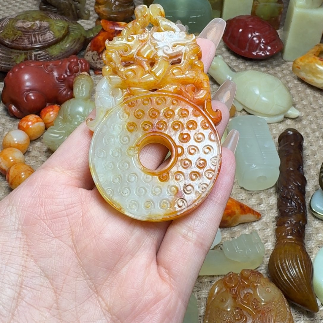 蛇纹石玉未镶嵌颈饰