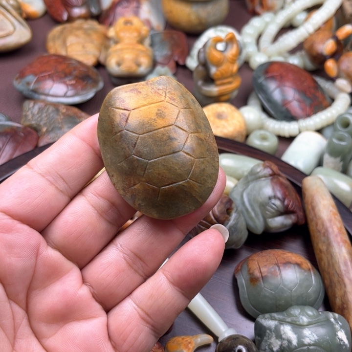 颈饰未镶嵌岫岩河磨玉（透闪石质玉）