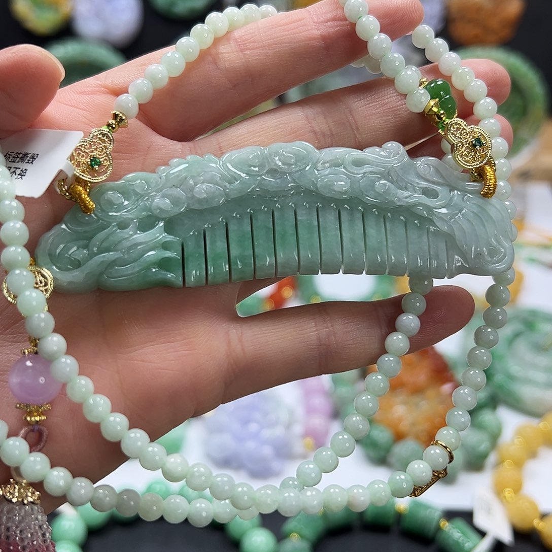 翡翠未镶嵌颈饰吊坠