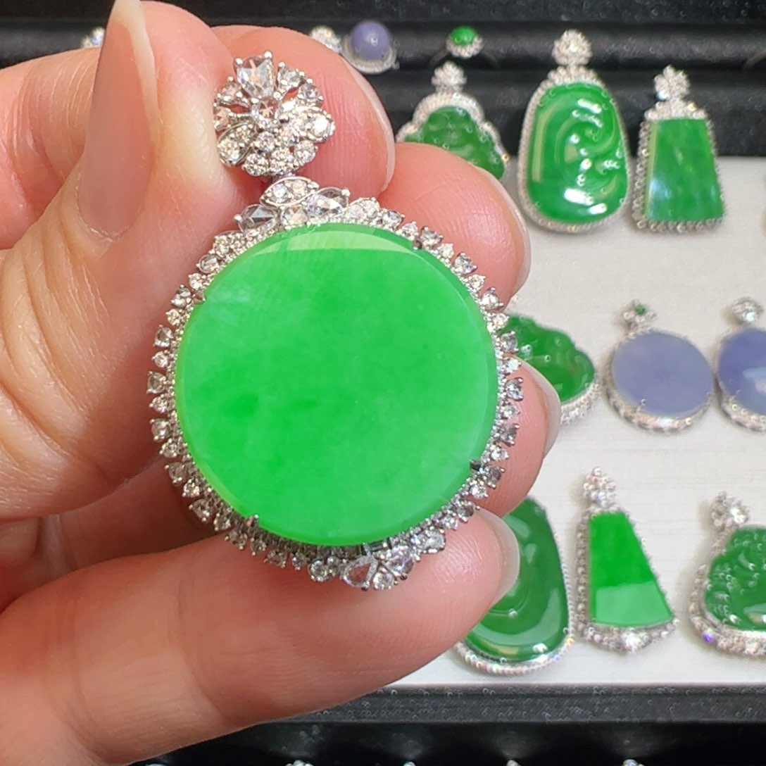 翡翠吊坠(不含链)18K金镶嵌