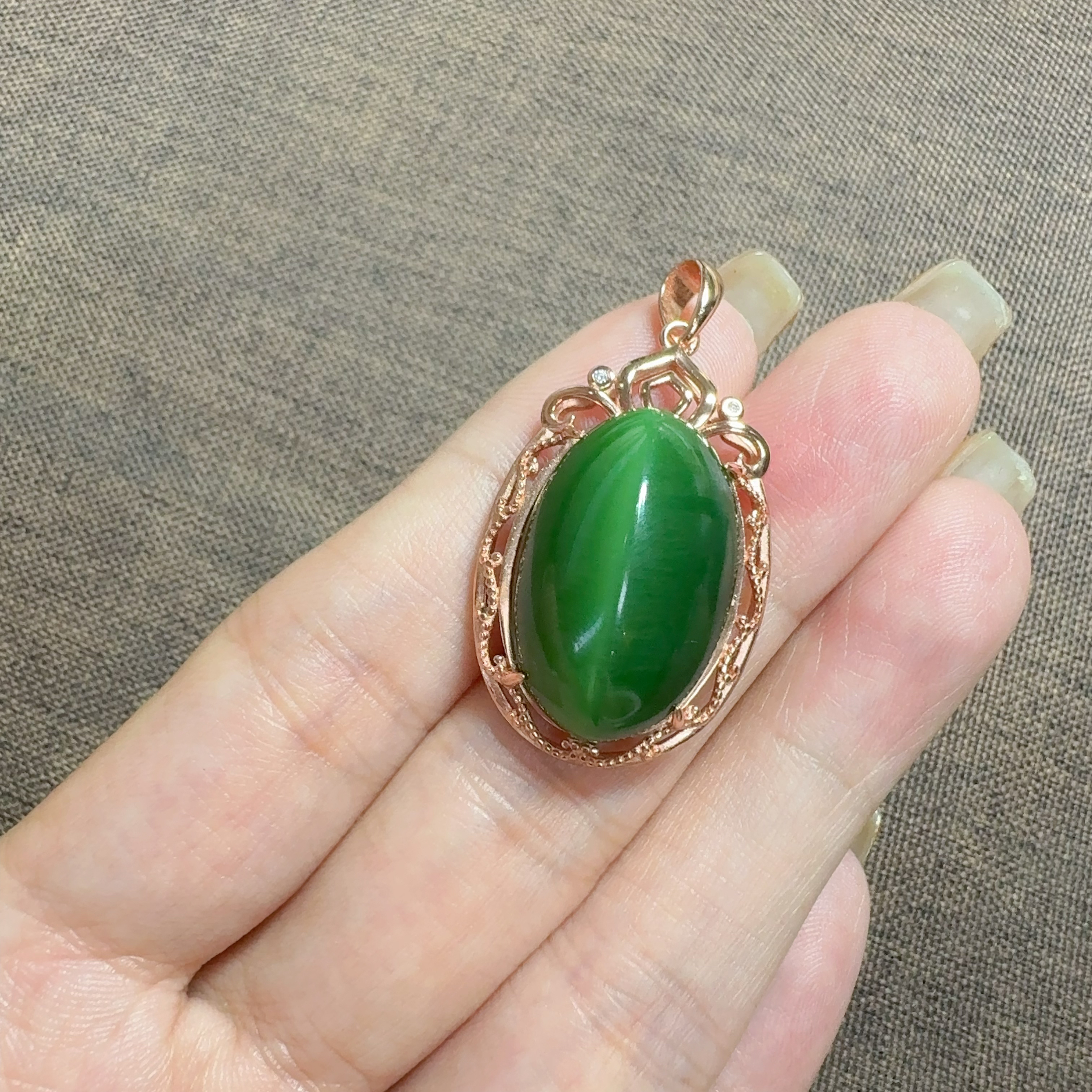 镶嵌和田玉（碧玉）猫眼女玉石玉坠