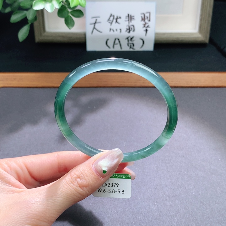 翡翠手镯未镶嵌J****y天然翡翠手镯