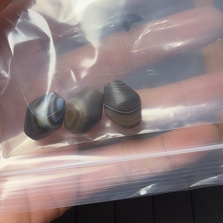 声***师石英质玉（非洲翠）未镶嵌缠丝