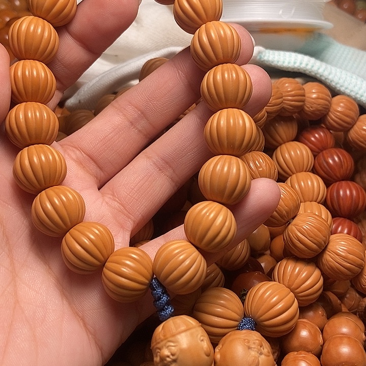 猴头核桃吊坠我**我手持