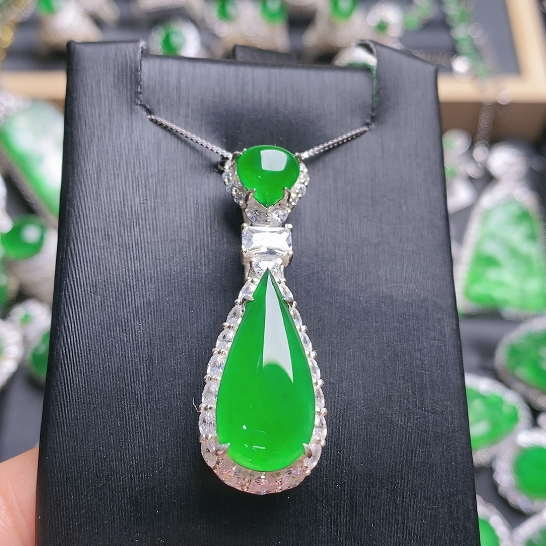 翡翠颈饰未镶嵌吊坠18