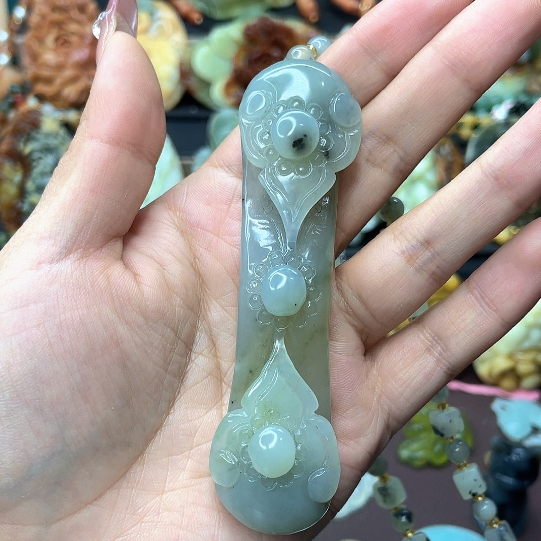 蛇纹石玉颈饰未镶嵌