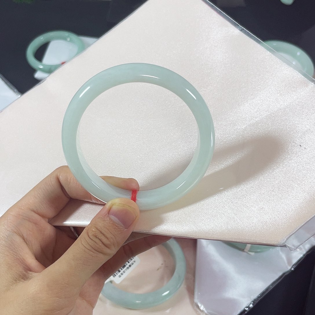 未镶嵌手镯翡翠天然翡翠手镯