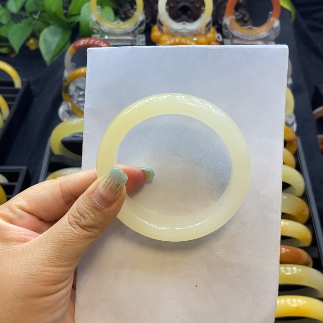 L***a石英质玉（黄龙玉）未镶嵌手镯H