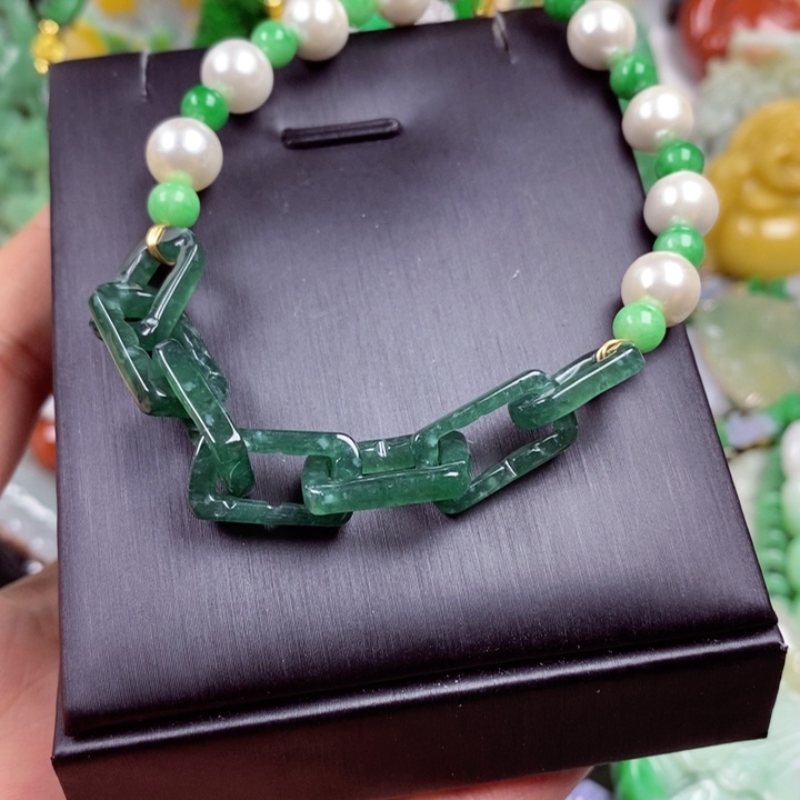 翡翠未镶嵌吊坠(赠链)