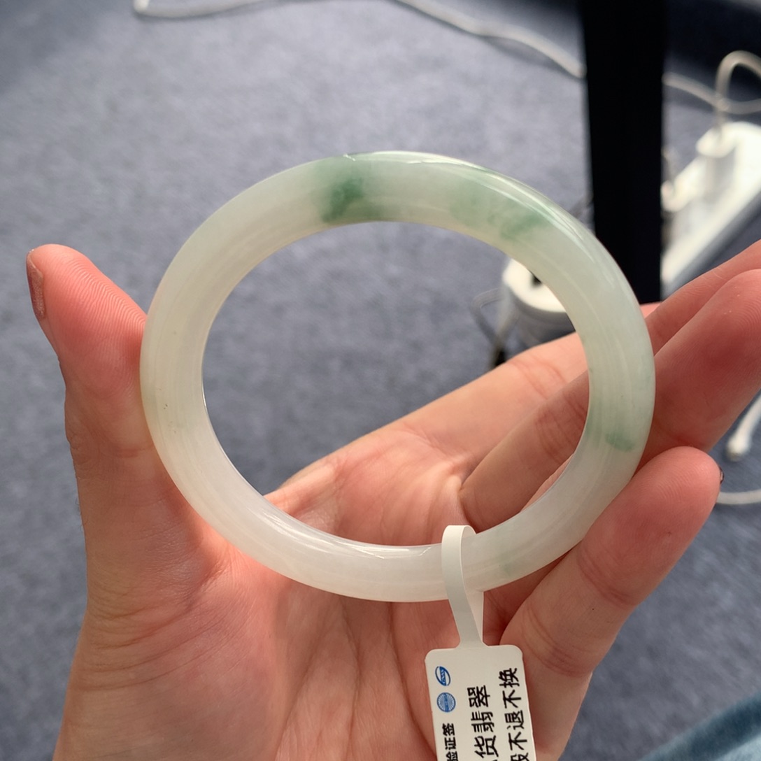 翡翠手镯未镶嵌花想容