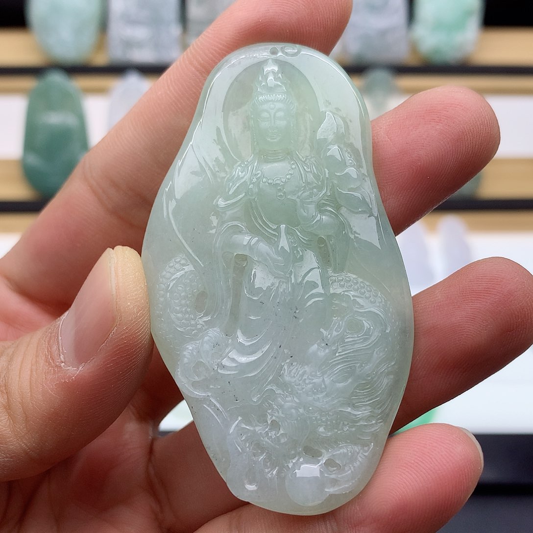 翡翠颈饰未镶嵌御龙观音