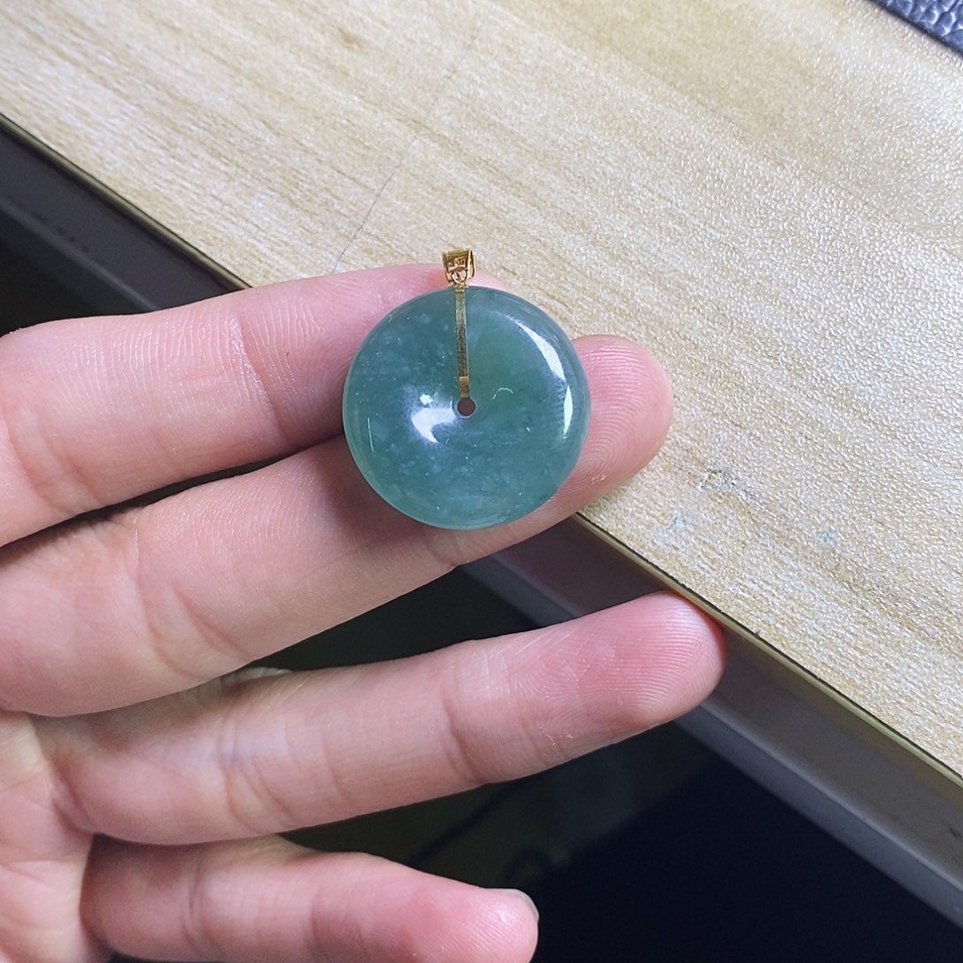 颈饰18K金镶嵌翡翠