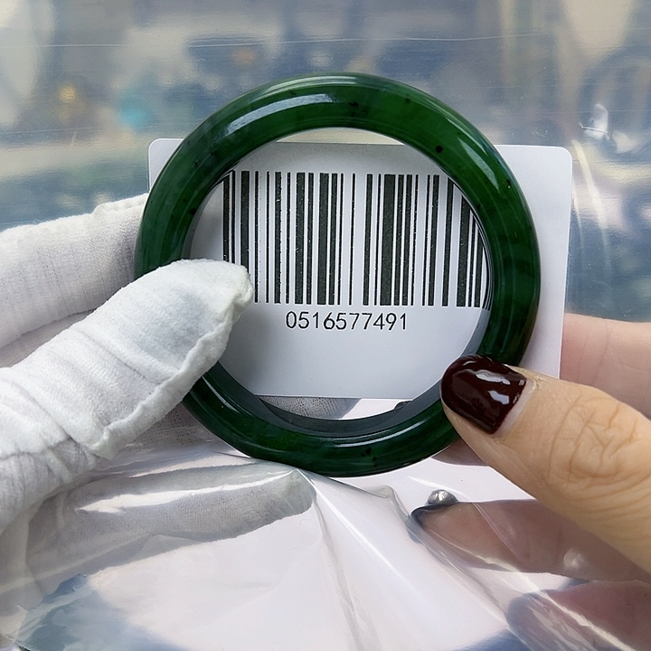 和田玉未镶嵌手镯微瑕55