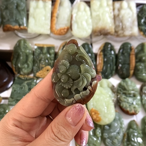 岫岩河磨玉（透闪石质玉）吊坠未镶嵌